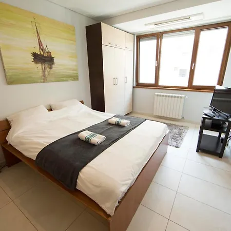 Ahoy Luxury Bělehrad